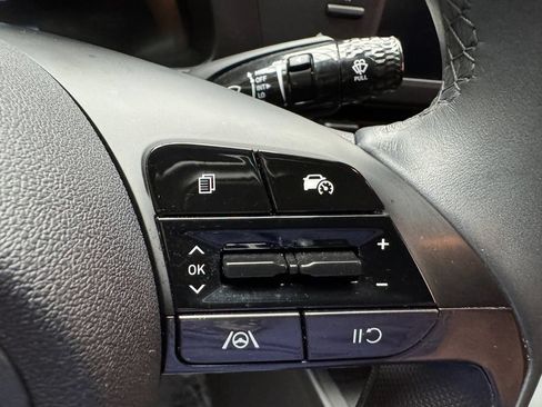 Used 2025 Hyundai Elantra Sport FWD image 15