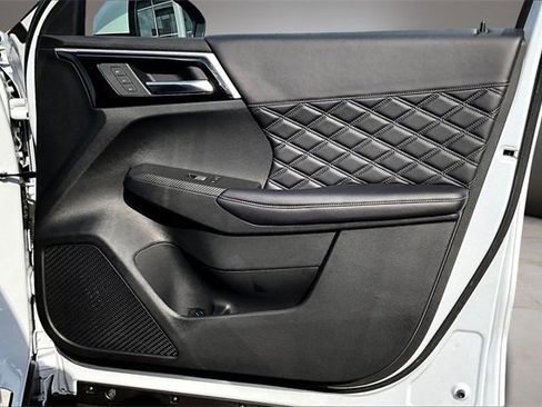 New 2025 Mitsubishi Outlander SEL image 28