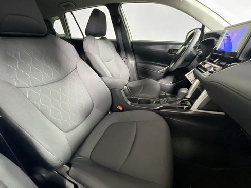 Used 2025 Toyota Corolla Cross LE FWD image 30