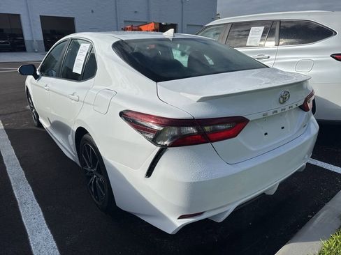 Used 2024 Toyota Camry SE w/ Convenience Package image 4