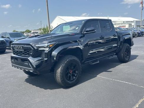 Used 2025 Toyota Tacoma TRD Pro AWD/4WD image 4