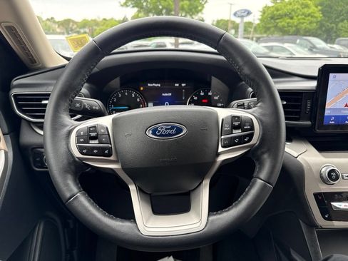 Used 2022 Ford Explorer XLT w/ Equipment Group 202A AWD/4WD image 11