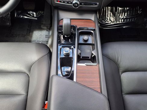 Certified 2023 Volvo XC60 B5 Plus w/ Climate Package AWD/4WD image 20
