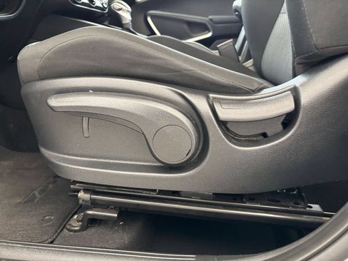 Used 2025 Kia Soul LX w/ LX Technology Package FWD image 22