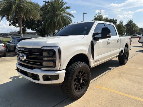 Used 2025 Ford F250 Platinum AWD/4WD image 4