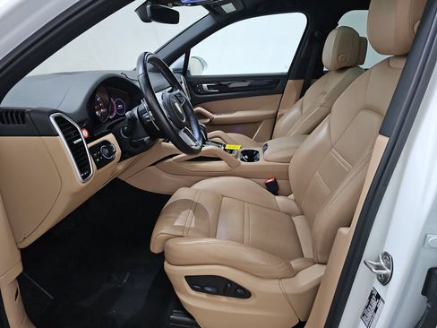 Used 2023 Porsche Cayenne AWD/4WD image 10