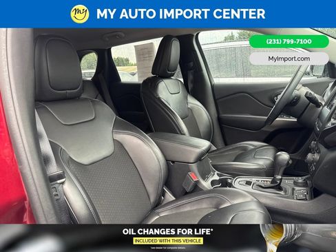 Used 2019 Jeep Cherokee Latitude Plus w/ Cold Weather Group AWD/4WD image 24