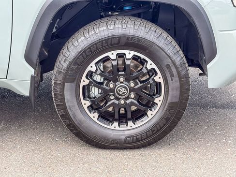 Used 2025 Toyota Tundra SR5 w/ TRD Off-Road Package AWD/4WD image 18