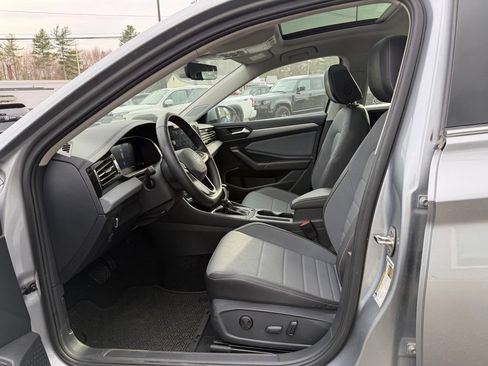 Used 2025 Volkswagen Jetta SE w/ Sunroof Package FWD image 10