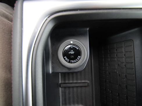 Used 2025 Ford Expedition Active image 27