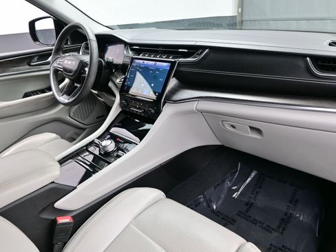 Used 2023 Jeep Grand Cherokee L Overland w/ Luxury Tech Group IV image 15