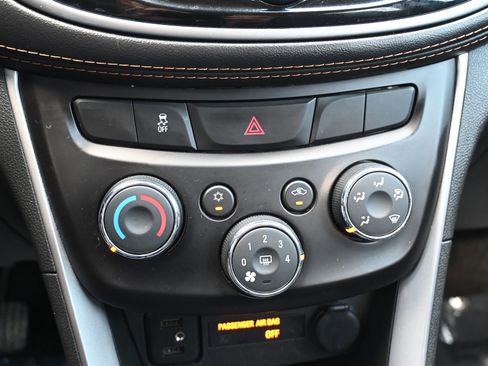 Used 2021 Chevrolet Trax LT image 20