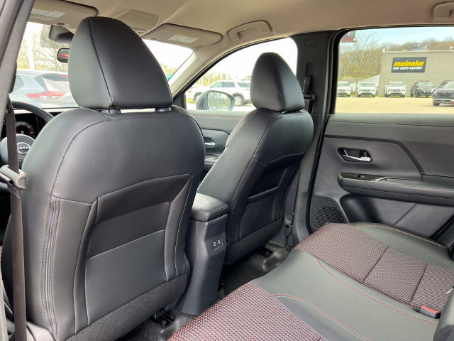 Used 2026 Nissan Kicks SR w/ Cold Weather Package FWD image 29