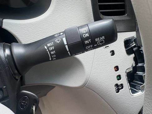 Used 2013 Toyota Sienna LE w/ Towing Pkg FWD image 26