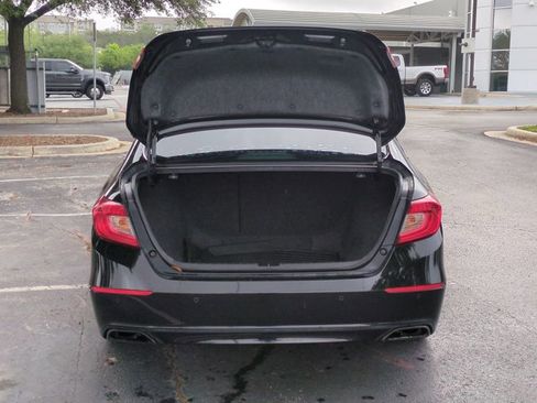 Used 2018 Honda Accord Touring image 6