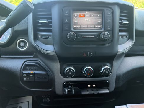 Used 2024 RAM 3500 Tradesman w/ Chrome Appearance Group AWD/4WD image 18