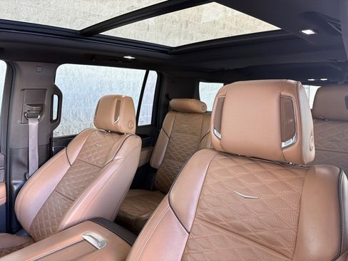 Used 2021 Cadillac Escalade ESV Premium Luxury image 2