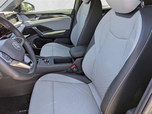New 2026 Volkswagen Tiguan SE R-Line FWD image 23