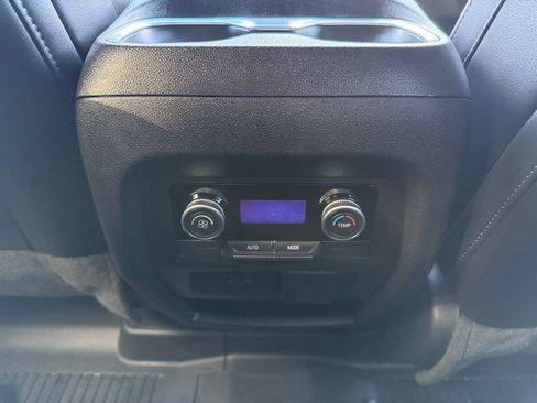 Used 2025 Buick Enclave Preferred w/ Power Package image 35