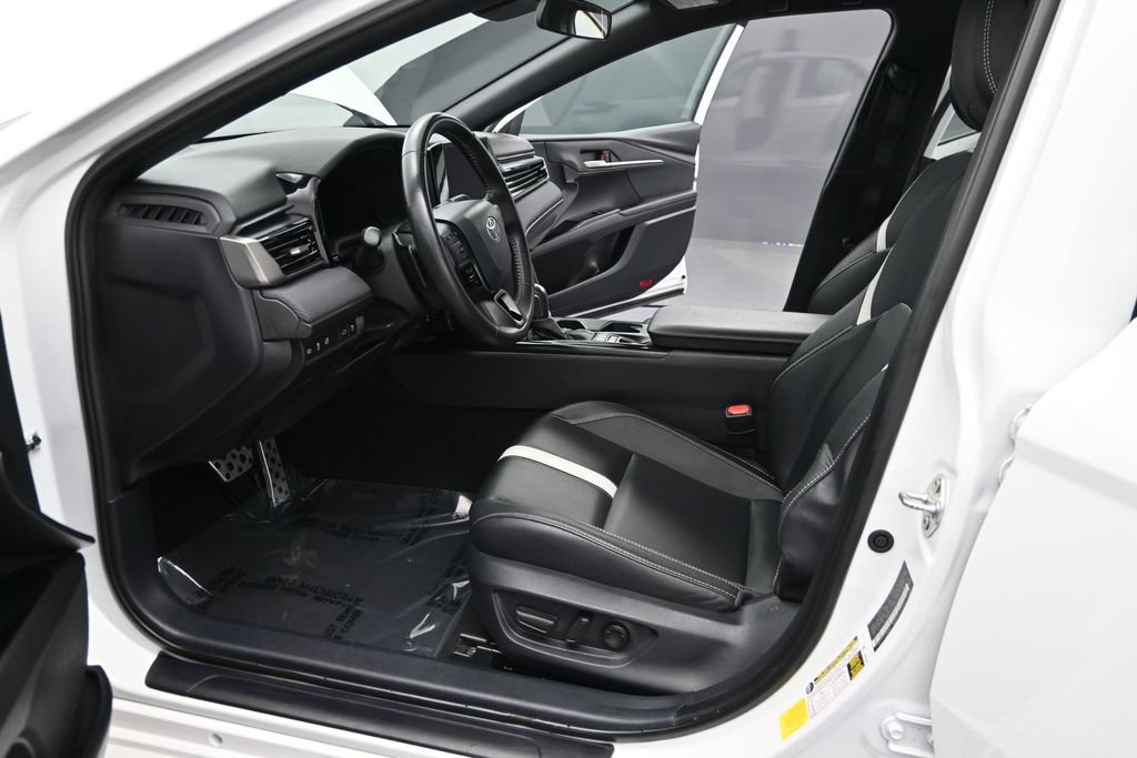 Used 2025 Toyota Camry SE FWD image 12