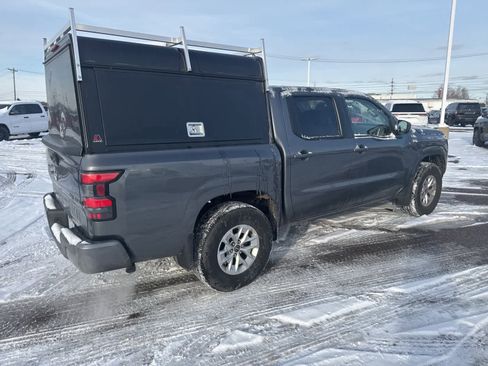Used 2024 Nissan Frontier SV image 11