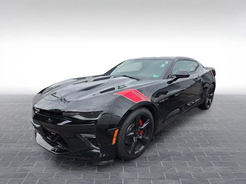 Used 2018 Chevrolet Camaro SS RWD image 3