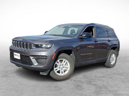 Used 2024 Jeep Grand Cherokee Laredo image 1