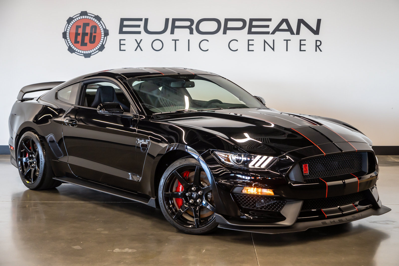 Used 2019 Ford Mustang Shelby GT350R w/ GT350R Equipment Group 920A RWD image 1