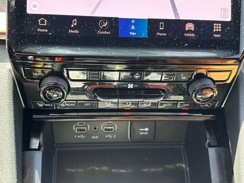 Used 2024 Jeep Grand Cherokee L Summit w/ Luxury Tech Group V image 35