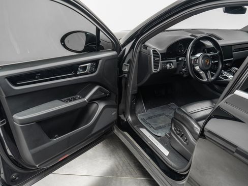 Used 2022 Porsche Cayenne Coupe AWD/4WD image 23