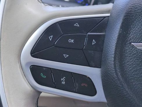 Used 2018 Chrysler Pacifica Limited w/ Advanced Safetytec Group FWD image 26