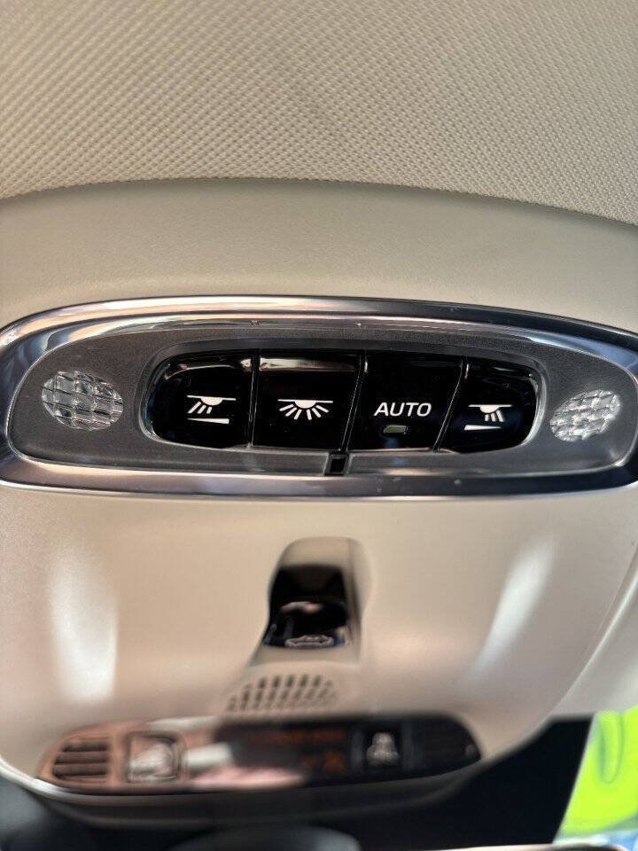 Used 2022 Volvo XC90 T5 Momentum AWD/4WD image 17