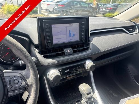 Used 2019 Toyota RAV4 LE FWD image 9