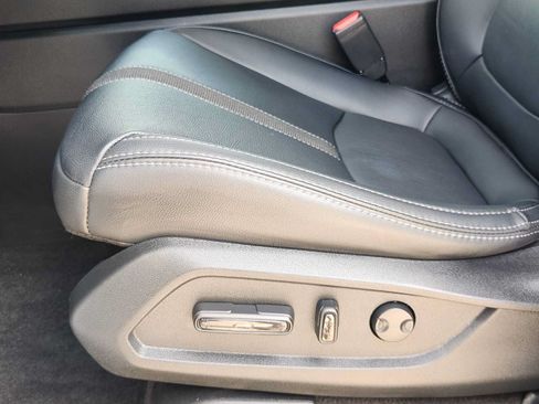 Used 2025 Honda Pilot Touring image 23