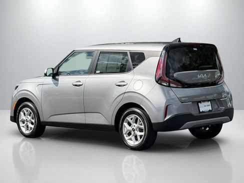 Used 2025 Kia Soul LX w/ LX Technology Package FWD image 5