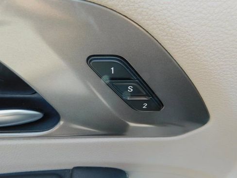 Used 2024 Chrysler Pacifica Select image 10