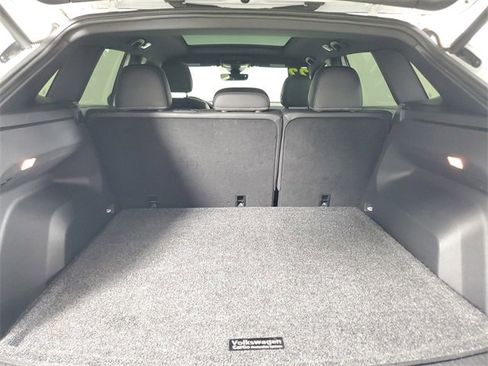 Used 2022 Volkswagen Atlas Cross Sport SEL R-Line image 6