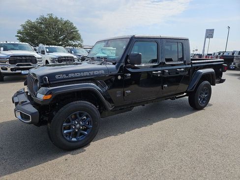 New 2026 Jeep Gladiator Sport AWD/4WD image 2