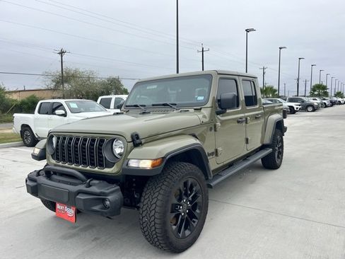 Used 2025 Jeep Gladiator Sport image 5