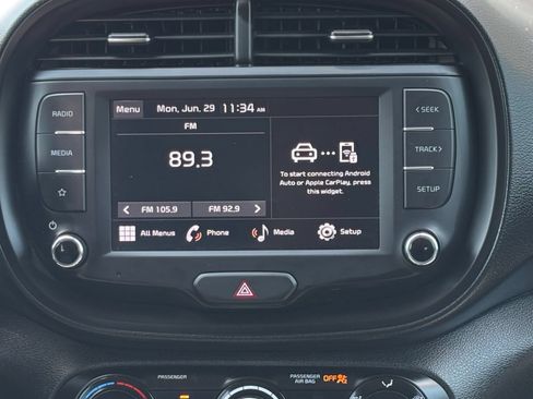 Used 2025 Kia Soul LX w/ LX Technology Package FWD image 17