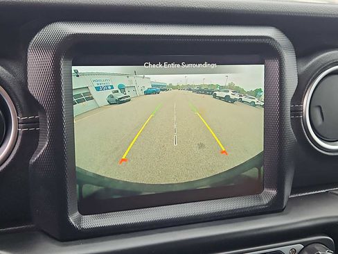Used 2023 Jeep Wrangler Unlimited Sahara w/ Cold Weather Group AWD/4WD image 17