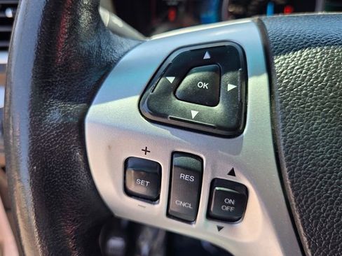 Used 2015 Ford Explorer XLT w/ Equipment Group 202B AWD/4WD image 29