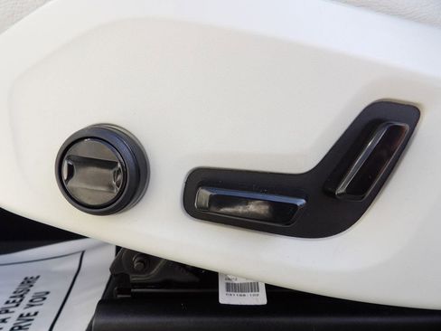 Certified 2024 Volvo XC90 B6 Plus w/ Protection Package Premier image 16