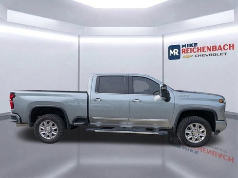 Used 2026 Chevrolet Silverado 2500 High Country w/ Technology Package AWD/4WD image 3