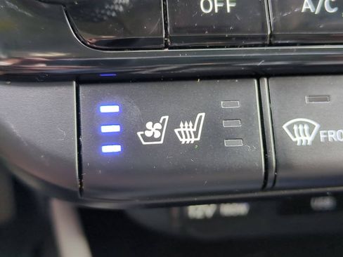 Used 2023 Hyundai Elantra Limited w/ Preferred Accessory Package FWD image 23