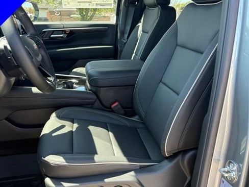 New 2026 Chevrolet Suburban Premier w/ Sun And Tow Package AWD/4WD image 11