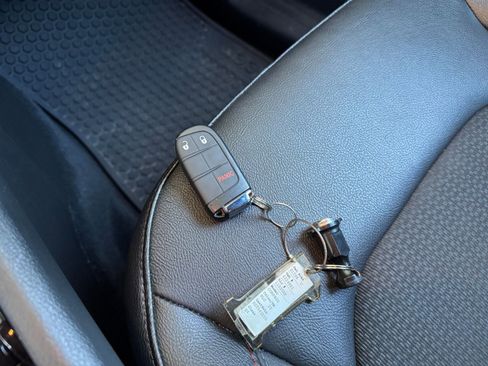 Used 2025 Jeep Compass Trailhawk image 45