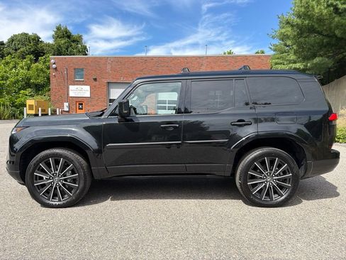 Used 2025 Lexus GX 550 w/ Accessory Package (2T) AWD/4WD image 3