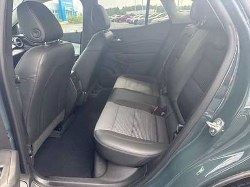 Used 2025 Chevrolet Trax LT FWD image 12