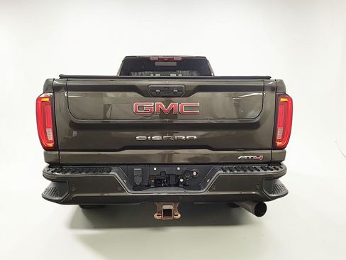 Used 2022 GMC Sierra 2500 AT4 w/ AT4 Preferred Package AWD/4WD image 5